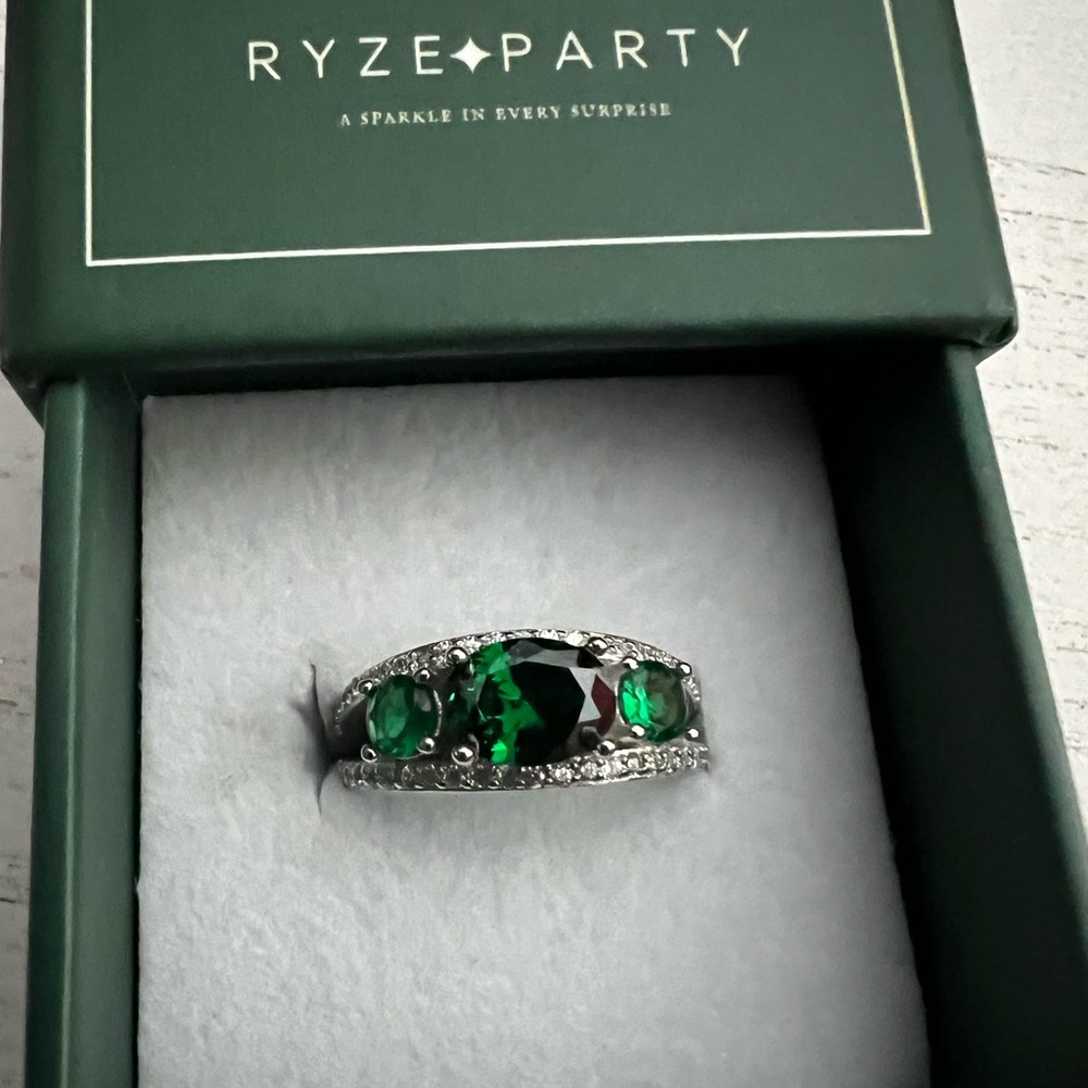 Ryze Born to Shine May Ring sz 7